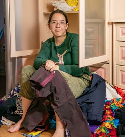 guarda roupas desorganizado